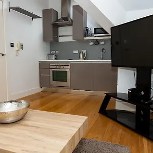Alexander Quayside Apartment