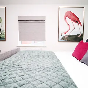 K Suites - City-centre 4 Bed House - 2 Free Parking Holiday home Cardiff